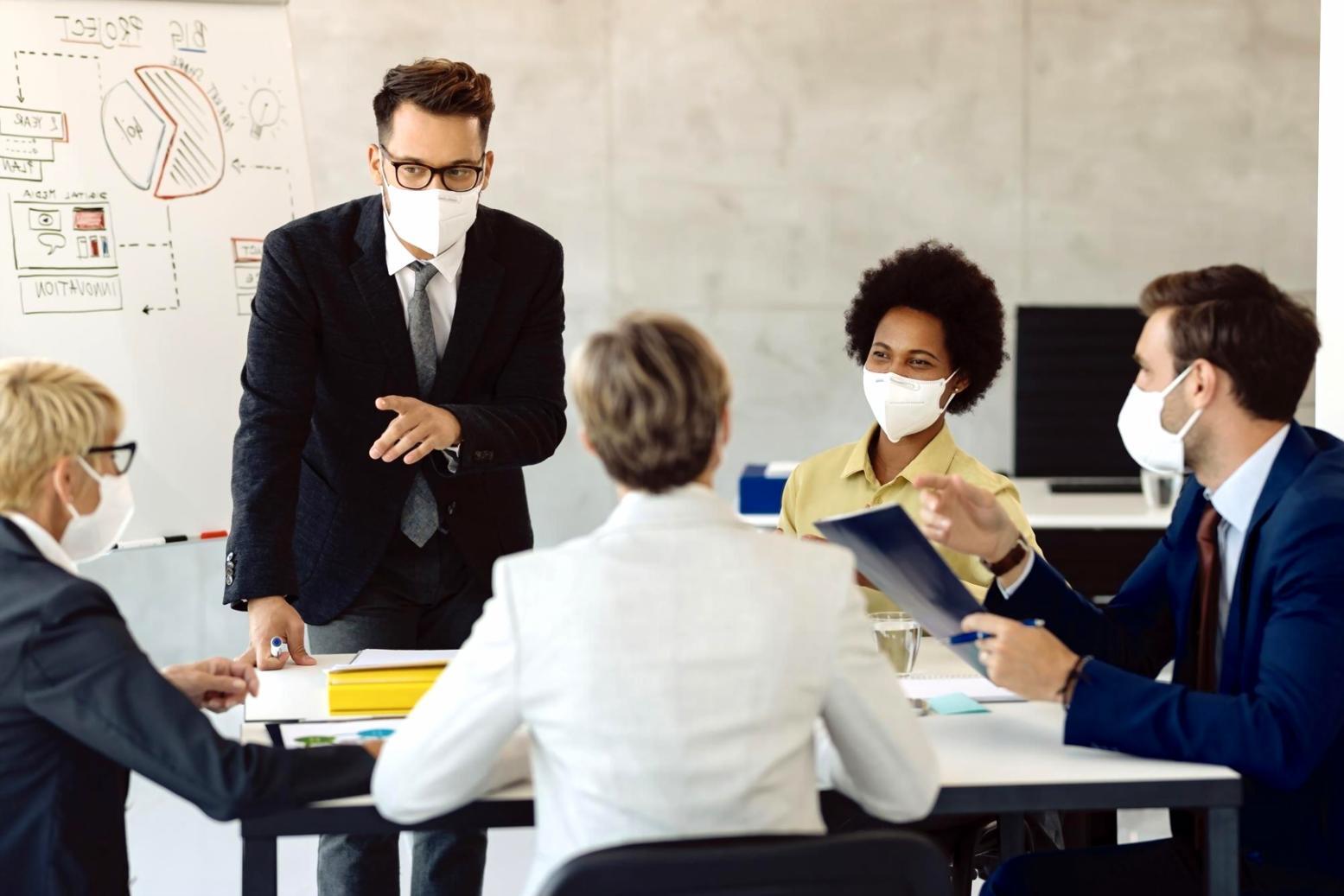 Teilnehmer bei einem interaktiven Finanz-Webinar